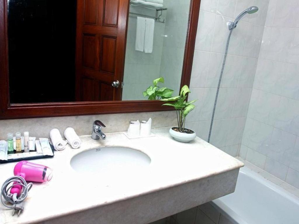 Asia Plaza Hotel Янгон Экстерьер фото