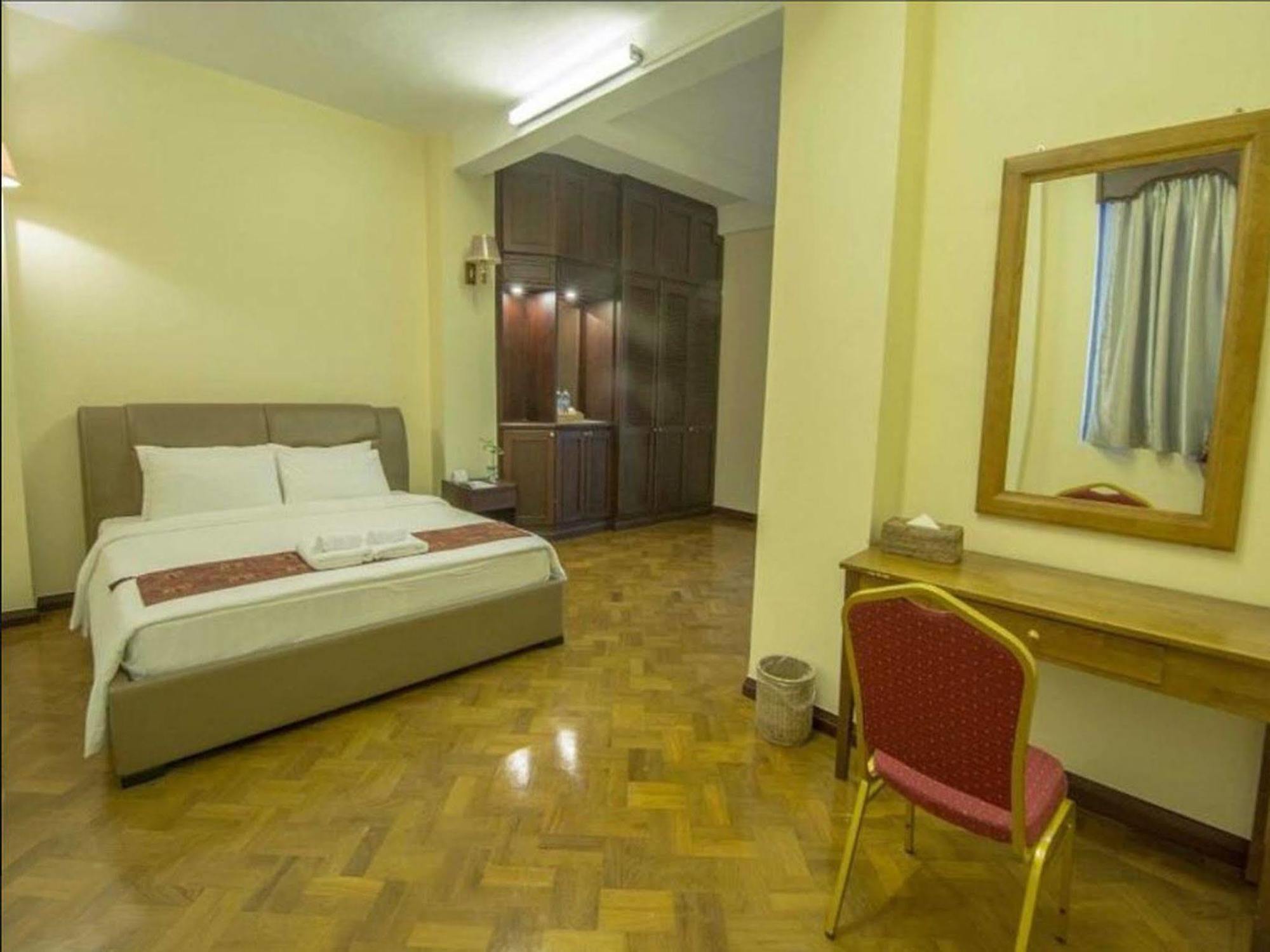 Asia Plaza Hotel Янгон Экстерьер фото