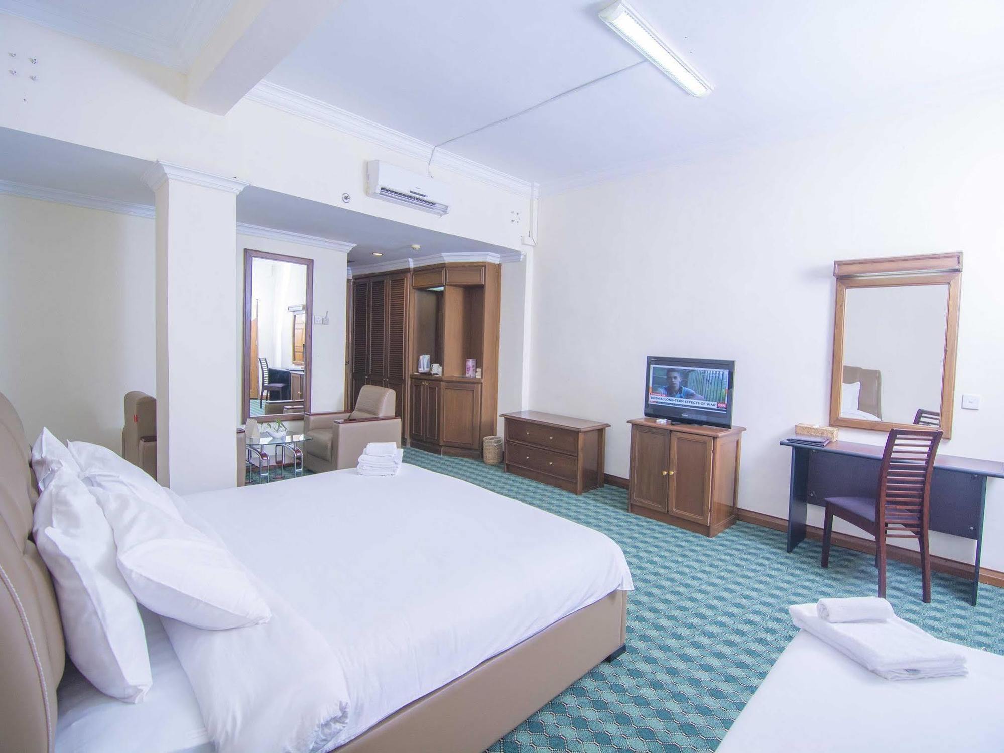 Asia Plaza Hotel Янгон Экстерьер фото