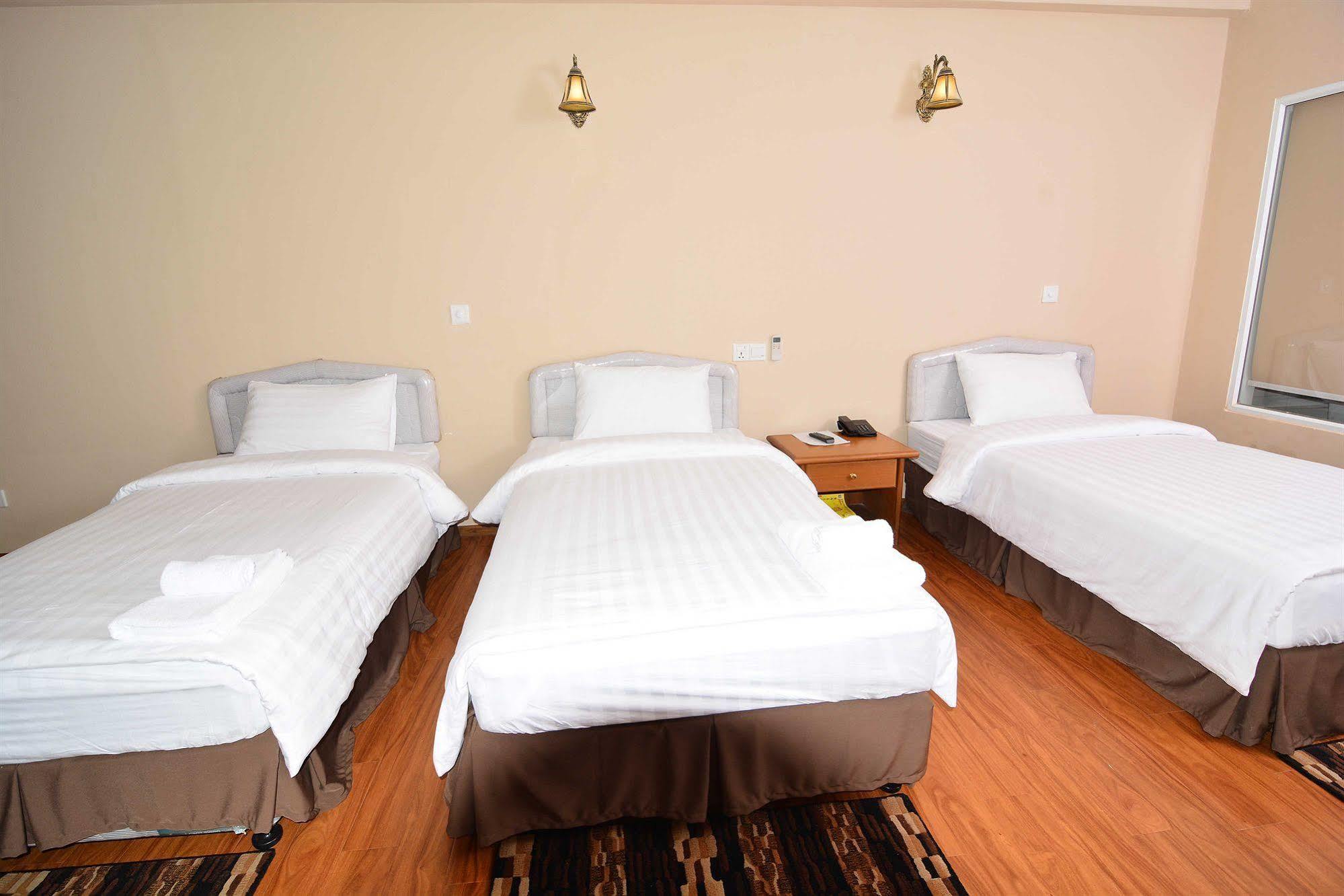 Asia Plaza Hotel Янгон Экстерьер фото