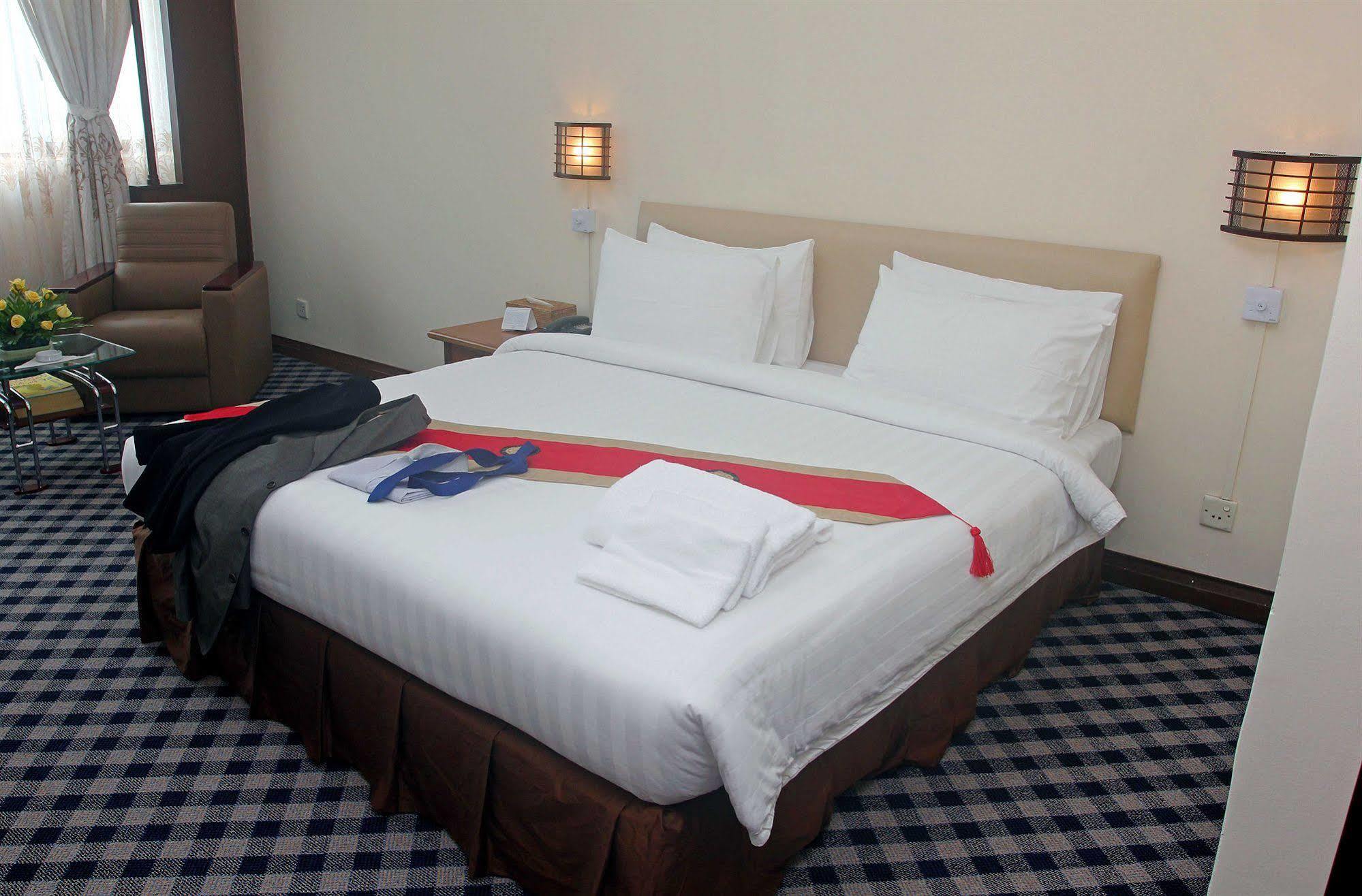Asia Plaza Hotel Янгон Экстерьер фото
