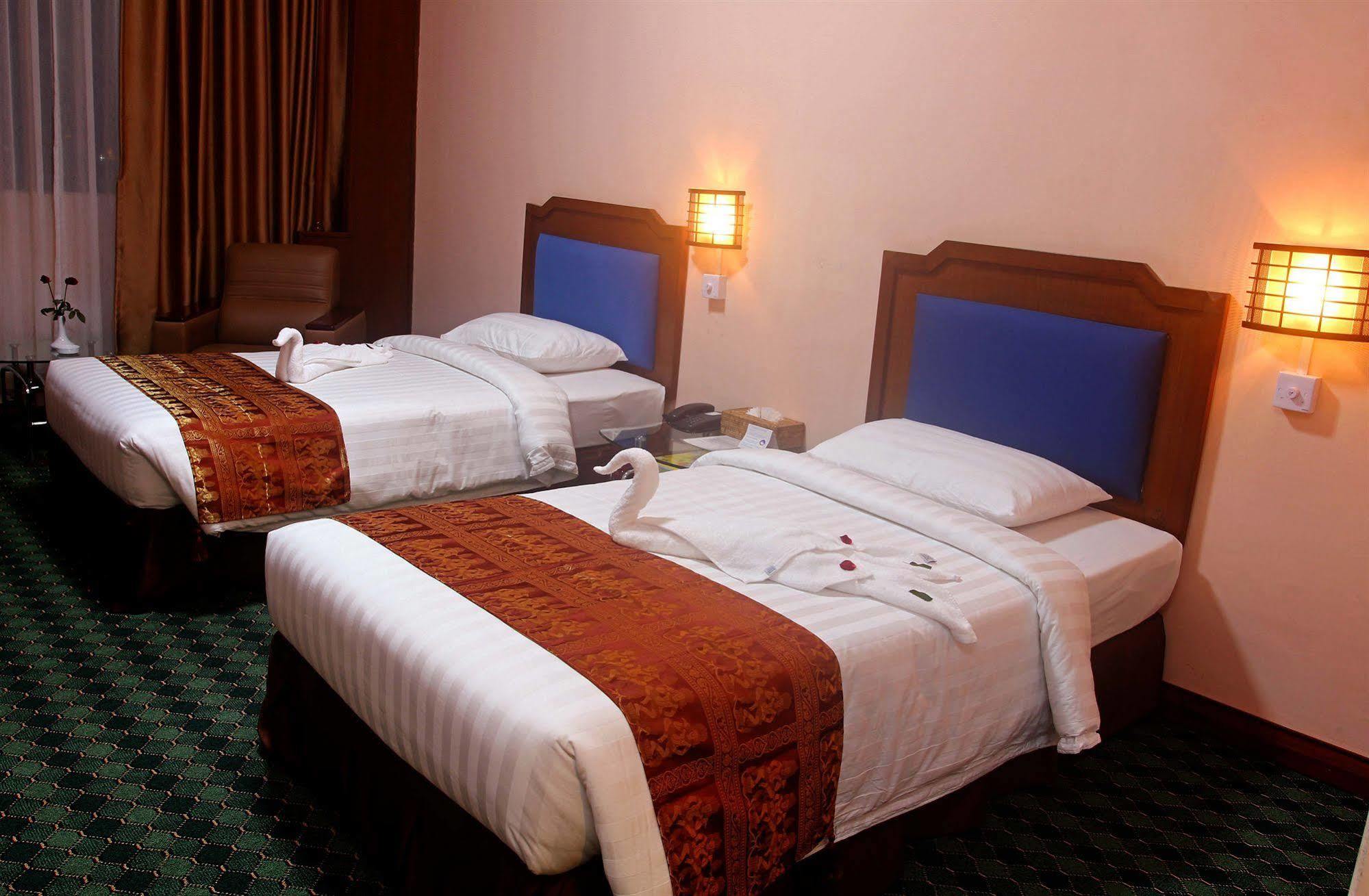 Asia Plaza Hotel Янгон Экстерьер фото