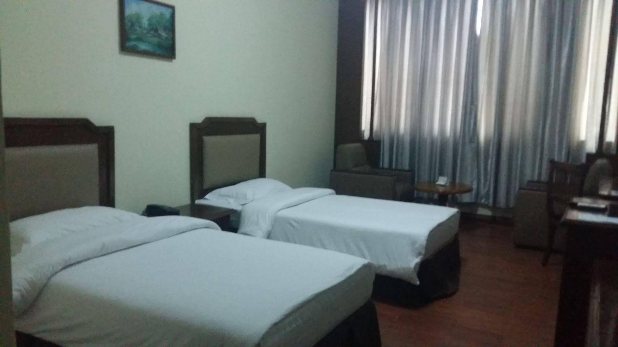 Asia Plaza Hotel Янгон Экстерьер фото