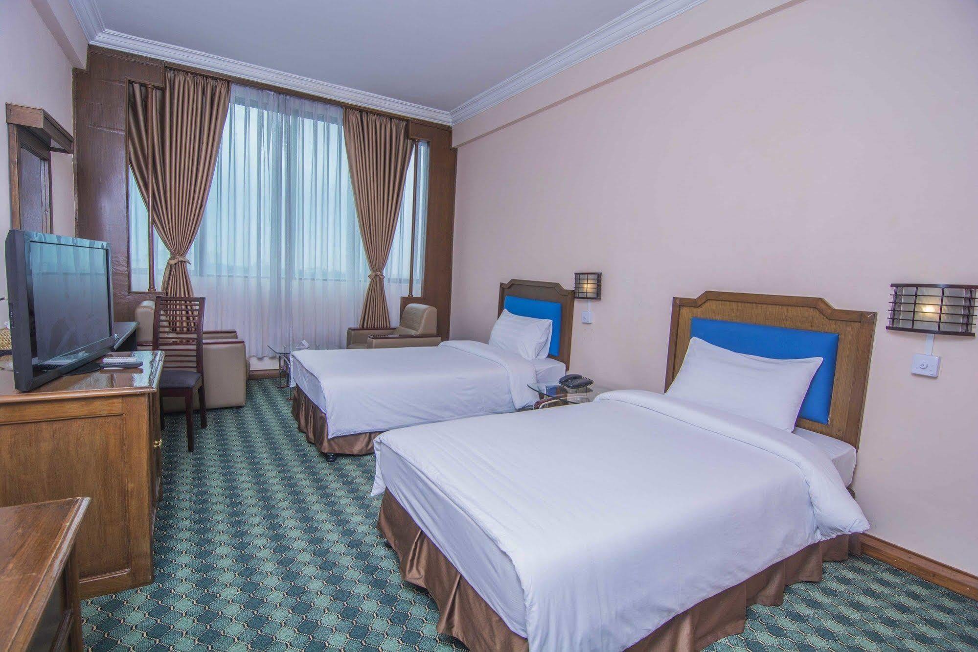 Asia Plaza Hotel Янгон Экстерьер фото